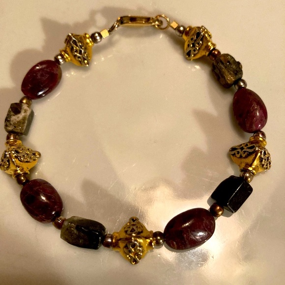 Vintage Natural polished Amethyst bracelet with Vermeil hardware and charms. EUC - Picture 12 of 15
